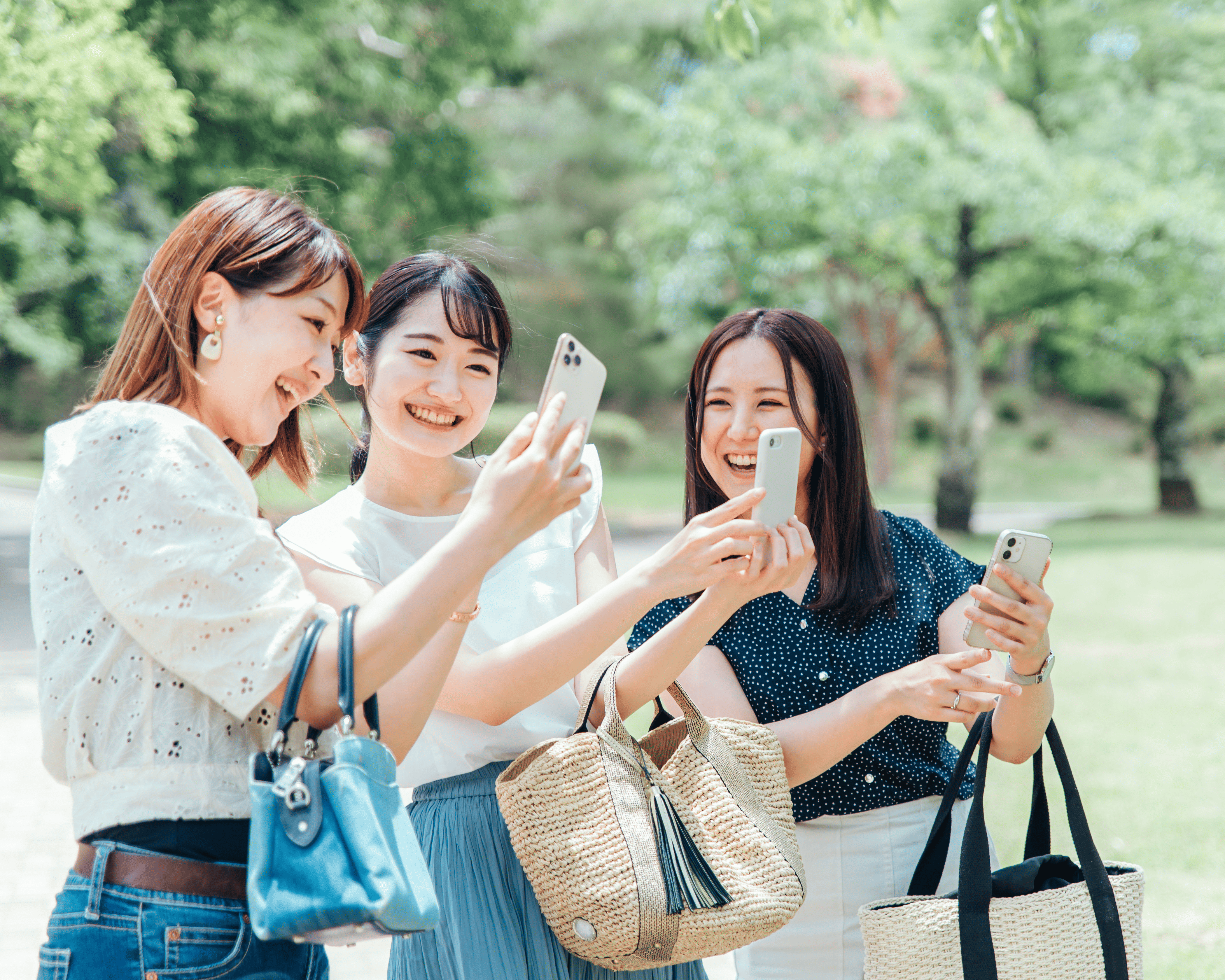女性三人